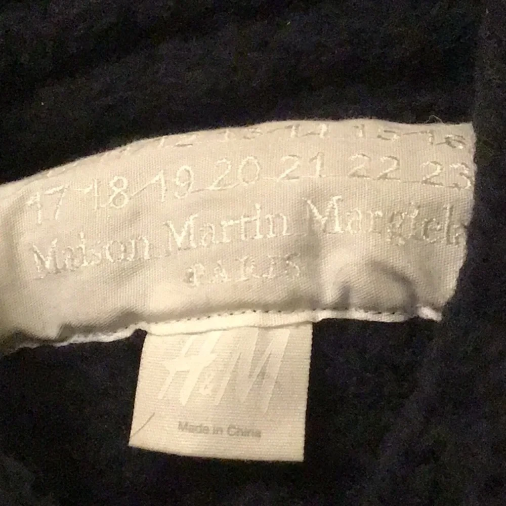 Maison Martin Margiela X H&M EXCLUSIVE navy wool knit sweater, small - Picture 3 of 3